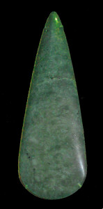 Fig. 07 - Ascia rituale in giadeite prodotta nelle Alpi Occidentali e rinvenuta in Gran Bretagna. British Museum, Londra.