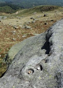07. Tafoni più o meno rettificati e "sacralizzati" in riti notturni nei dintorni della cascina Alpone.