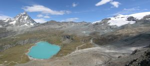 01. Veduta d'insieme della alta conca del Breuil tra Cervino e Monte Rosa (Breithorn 4165 m) con i depositi della Piccola Età Glaciale non ancora inerbiti.