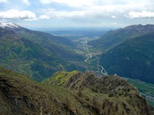 10. Dalla Croix Courma, panorama del Mont de Beuby e della grande valle verso lo sbocco in pianura.