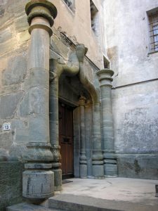 2. Portale Saint-Gilles a Verrès.