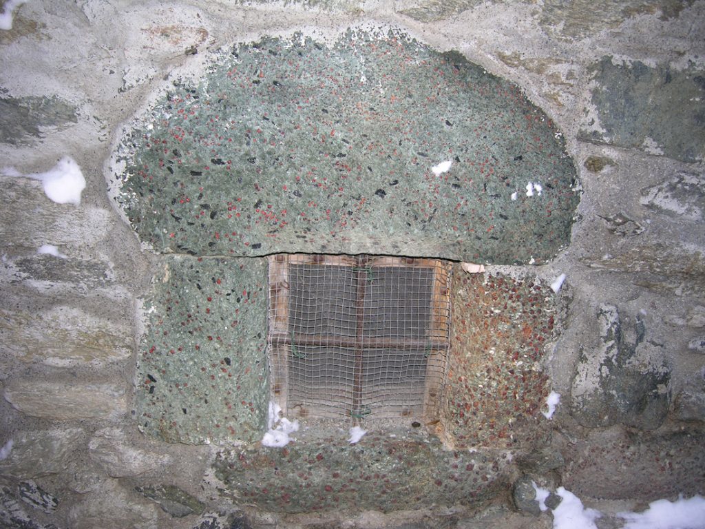 Plout: finestrella